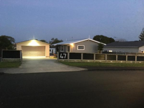 47 Hooper Ave, Pukekohe, sleeps 13
